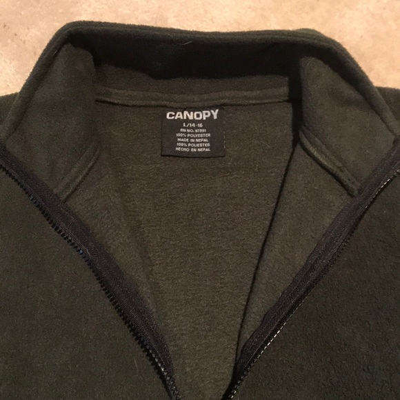 A dark first green vest - Picture 2 of 4